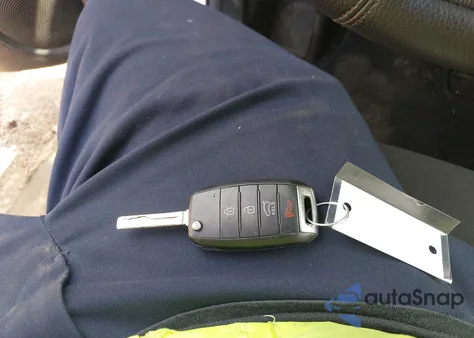 2016 Kia Soul z USA, uszkodzony, nr VIN KNDJN2A28G7367201